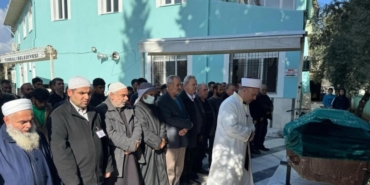 izmirde-aci-olay-dere-sularina-kapilmisti-kucuk-berivan-son-yolculuguna-ugurlandi-1770473669494.jpg