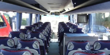 izmirde-kapi-cami-kirik-minibuse-ceza-yagdi-1770447626301.jpeg