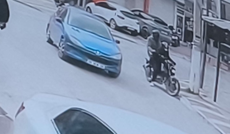 İzmir’de kuyumcudan hırsızlık! Üç kişi gözaltına alındı.