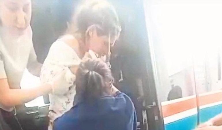 Dolmuşta dünyaya gelen bebeğin annesi onu terk etti.