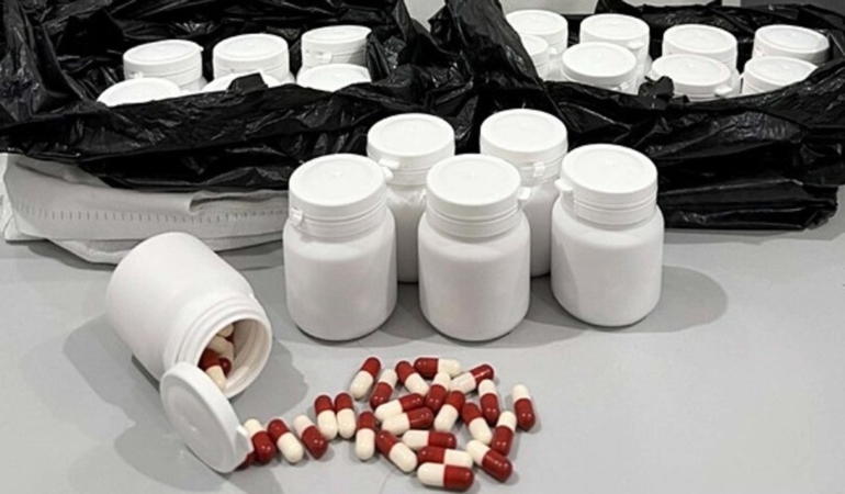 İzmir’de binlerce hap ele geçirildi: 2 kişi tutuklandı