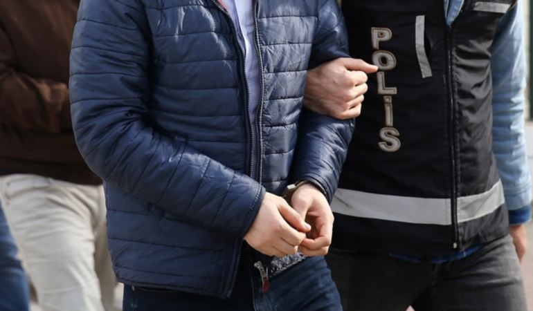 İzmir’de skandal olay! Kız yurduna giren kişi tutuklandı.