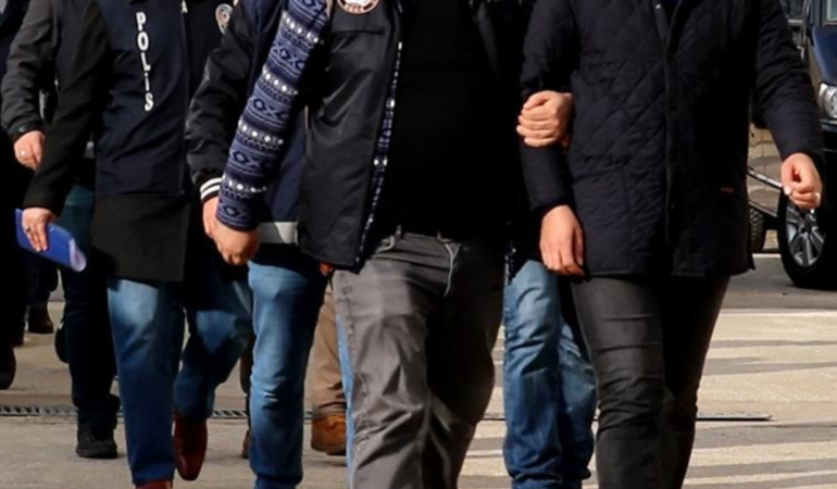 İzmir’de büyük bir operasyon gerçekleştirildi! O ilçede 80 bin 685 sentetik hap bulundu.