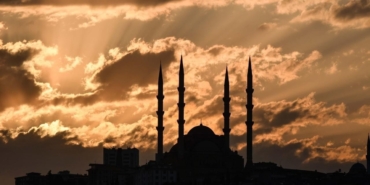 izmir-iftar-saati-17-mart-2026-takvimi-1773747745393.jpeg