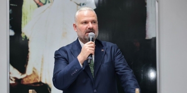 izmir-menemende-kadir-gecesine-ozel-15-bin-kisilik-iftar-1773741544484.jpeg