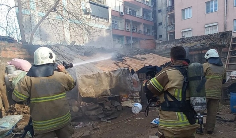 İzmir’de kümes yangını meydana geldi! Ekipler seferber oldu.
