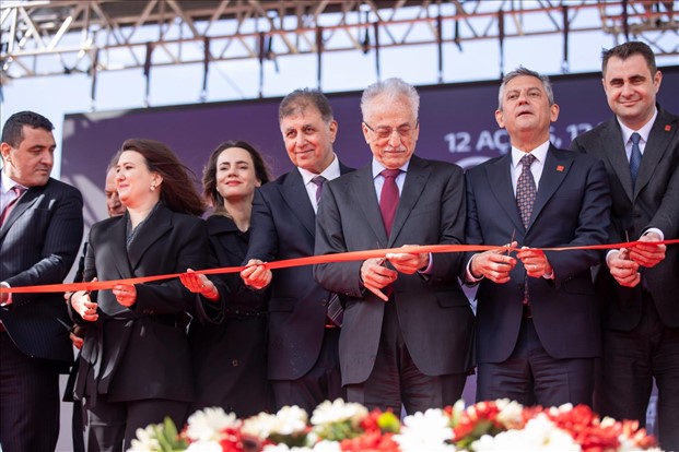 Başkan Tugay: İzmir CHP’li başkanlarıyla hizmetin şehridir